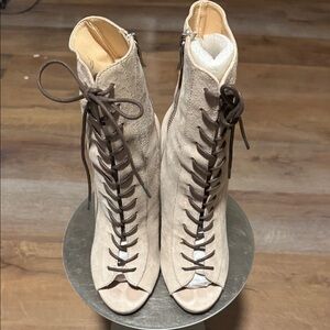 Pre-owned Suede Chinese Laundry Beige Lace-Up Boots